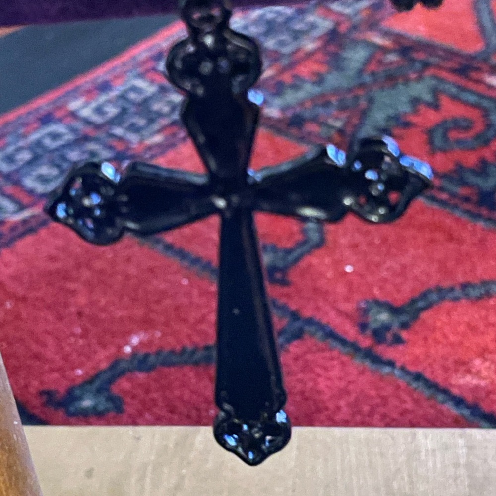 Beautiful crystal cross pendant and chain - Picture 5 of 6